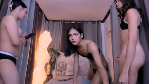 bellecollins online show from October 6, 2025, 2:09 am