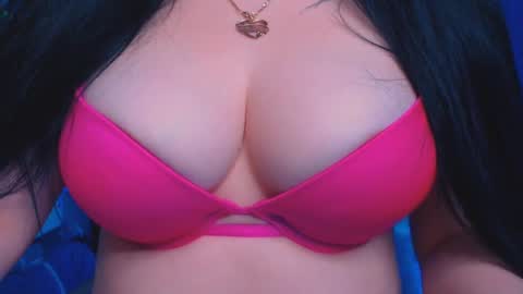 Snapshot of bellelovexx chatting on December 1, 2024, 5:13 pm Hello I am kind friendly and cute girl online show from December 1, 2024, 5:13 pm