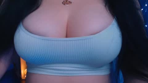 Snapshot of bellelovexx chatting on December 23, 2024, 6:27 pm Hello I am kind friendly and cute girl online show from December 23, 2024, 6:27 pm