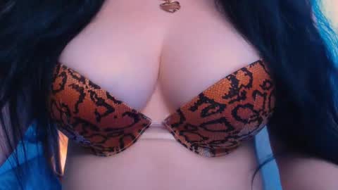 Snapshot of bellelovexx chatting on January 11, 2025, 12:18 pm Hello I am kind friendly and cute girl online show from January 11, 2025, 12:18 pm