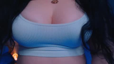Snapshot of bellelovexx chatting on January 15, 2025, 10:24 pm Hello I am kind friendly and cute girl online show from January 15, 2025, 10:24 pm