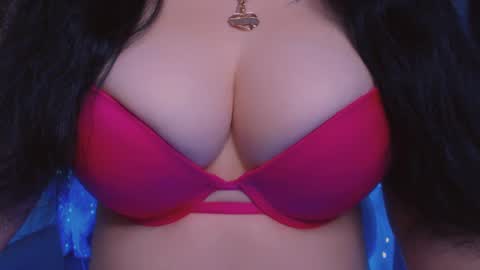 Snapshot of bellelovexx chatting on January 23, 2025, 11:36 pm Hello I am kind friendly and cute girl online show from January 23, 2025, 11:36 pm