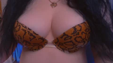 Snapshot of bellelovexx chatting on March 10, 2025, 11:53 am Hello I am kind friendly and cute girl online show from March 10, 2025, 11:53 am