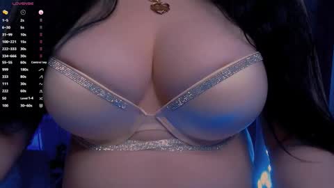 Snapshot of bellelovexx chatting on October 19, 2025, 9:48 pm Hello I am kind friendly and cute girl online show from October 19, 2025, 9:48 pm