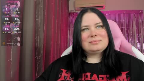 LinaBoo online show from April 28, 2026, 1:38 pm