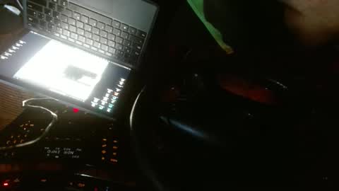 Snapshot of benb2022 chatting on September 10, 2025, 4:01 am benb2022 online show from September 10, 2025, 4:01 am