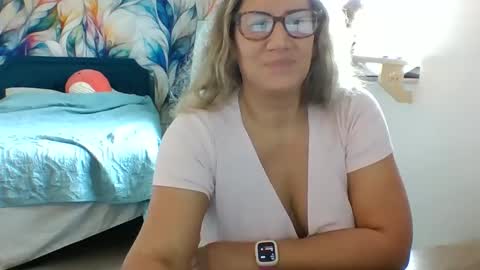 Snapshot of bendybecky69 chatting on February 14, 2025, 2:23 pm Becky online show from February 14, 2025, 2:23 pm