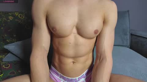 benjaminkarl02 online show from November 18, 2025, 11:25 am