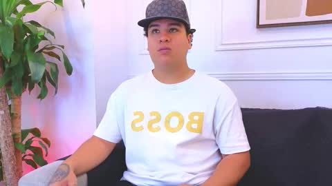 bennett_alejoo online show from February 11, 2026, 6:35 pm