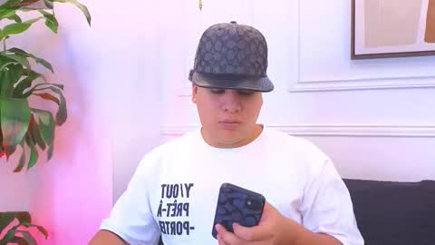 bennett_alejoo online show from February 18, 2026, 6:59 pm