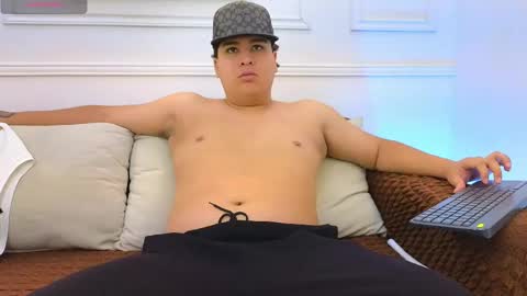 bennett_alejoo online show from June 4, 2026, 6:36 pm
