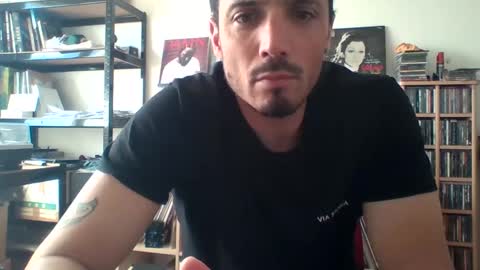 Snapshot of bennyhola chatting on May 18, 2026, 1:28 pm BennyHola online show from May 18, 2026, 1:28 pm