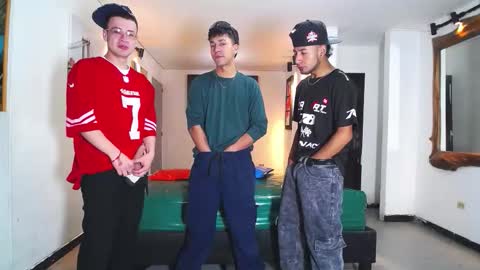 benz boys online show from November 25, 2025, 1:11 pm