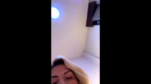 berechucky online show from September 26, 2025, 9:30 pm