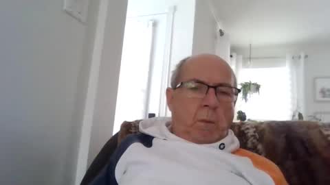 bernard1102 online show from January 27, 2025, 2:02 pm