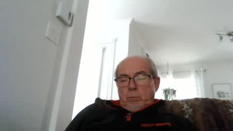 bernard1102 online show from March 5, 2025, 8:42 pm