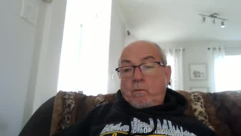 bernard1102 online show from September 15, 2025, 12:27 pm