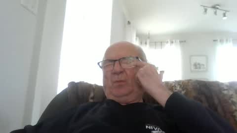 bernard1102 online show from May 27, 2026, 2:14 pm