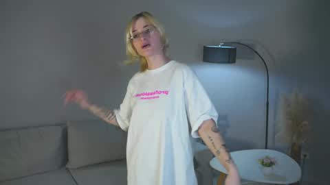 berneicemcqueeney online show from December 3, 2025, 10:57 am