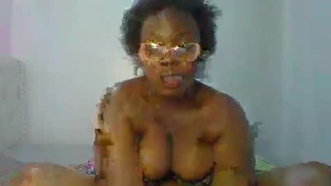 berries_lee online show from March 12, 2025, 4:46 pm