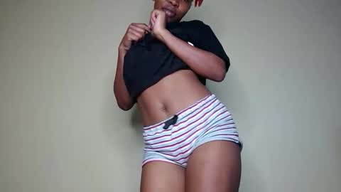 berries_lee online show from September 17, 2025, 5:58 pm