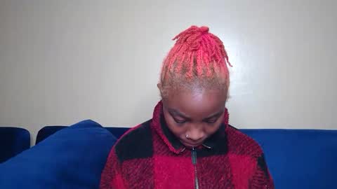 berries_lee online show from September 23, 2025, 8:12 pm