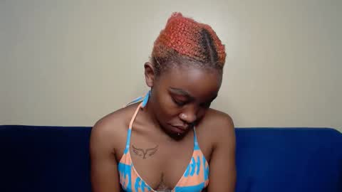 berries_lee online show from November 4, 2025, 11:20 am