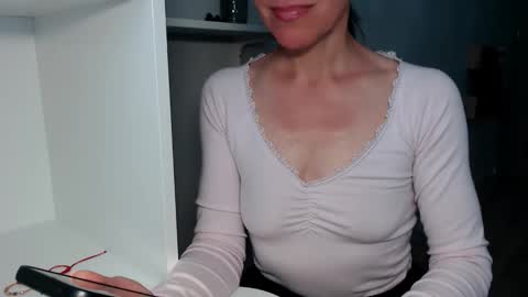 Snapshot of berry2024 chatting on May 4, 2026, 6:09 am berry2024 online show from May 4, 2026, 6:09 am