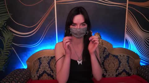 Violette online show from November 7, 2025, 9:15 pm