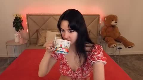 Violette online show from March 19, 2026, 7:23 am