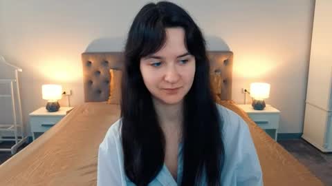 Violette online show from April 3, 2026, 6:33 am