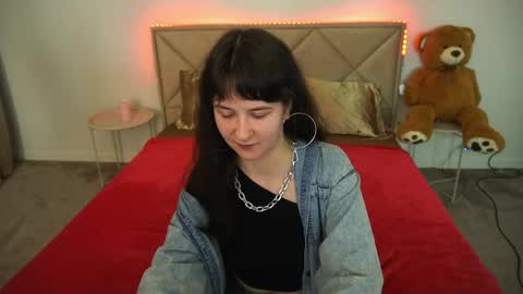 Snapshot of berrydiva chatting on May 18, 2026, 8:14 pm Violette online show from May 18, 2026, 8:14 pm