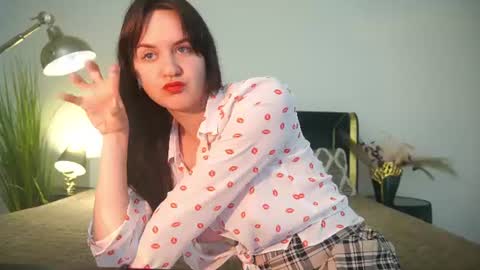 Snapshot of berrydiva chatting on July 5, 2026, 4:19 am Violette online show from July 5, 2026, 4:19 am