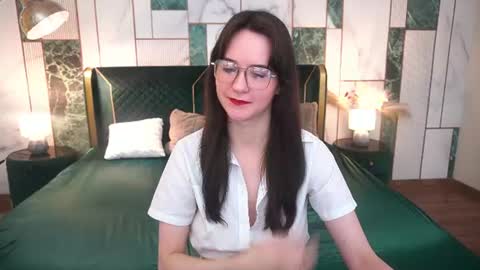 Snapshot of berrydiva chatting on July 25, 2026, 6:44 am Violette online show from July 25, 2026, 6:44 am
