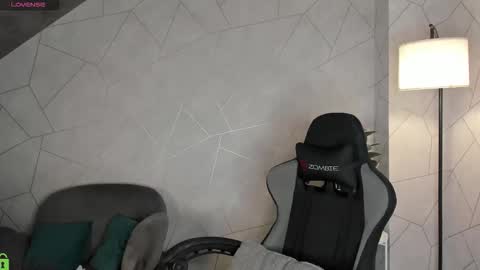 Berta  online show from November 11, 2025, 1:27 am