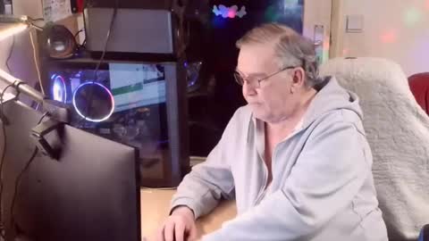 Snapshot of best127 chatting on March 5, 2025, 12:05 am jean online show from March 5, 2025, 12:05 am