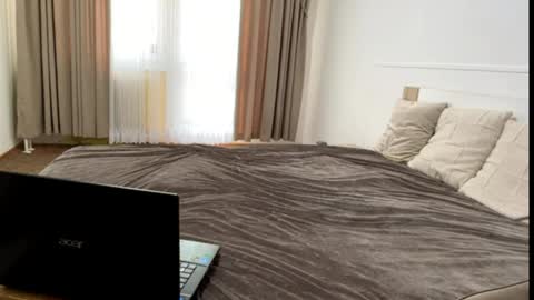 Alex and Victoria online show from April 14, 2026, 9:37 am