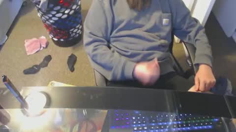 Best Kept Secret23 online show from December 4, 2025, 8:39 pm