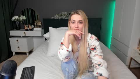 Snapshot of bestbadteacher chatting on December 14, 2024, 3:47 pm Amelia Ami Free Lovense control in pvt online show from December 14, 2024, 3:47 pm