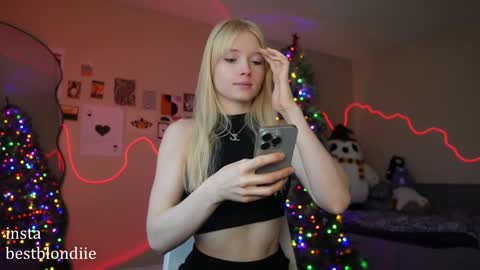 Snapshot of bestblondiiecb chatting on January 4, 2025, 5:05 pm Chloe Next stream on Friday online show from January 4, 2025, 5:05 pm