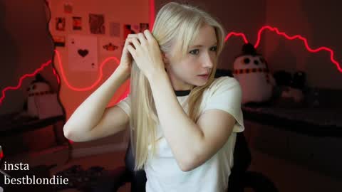 Snapshot of bestblondiiecb chatting on January 17, 2025, 5:19 pm Chloe Next stream on Friday online show from January 17, 2025, 5:19 pm