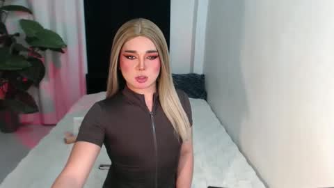 bestgirljulia online show from February 24, 2026, 6:33 am