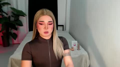 bestgirljulia online show from February 26, 2026, 8:35 am