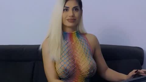 bethierusse online show from November 6, 2025, 2:34 am