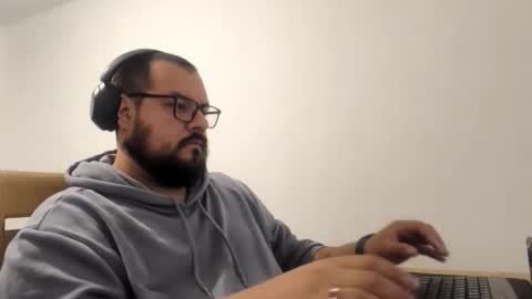 Snapshot of beto1927 chatting on November 18, 2025, 3:23 am beto1927 online show from November 18, 2025, 3:23 am