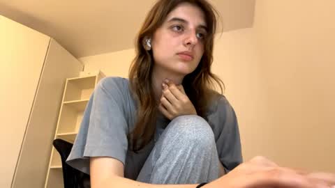 Snapshot of beulahweikert chatting on June 5, 2026, 5:51 pm Lina online show from June 5, 2026, 5:51 pm