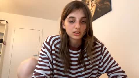 Snapshot of beulahweikert chatting on July 2, 2026, 5:41 pm Lina online show from July 2, 2026, 5:41 pm