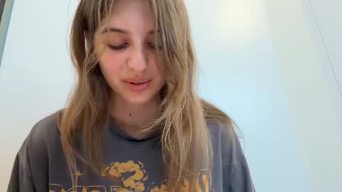 Snapshot of beulahweikert chatting on August 3, 2026, 4:22 pm Lina online show from August 3, 2026, 4:22 pm