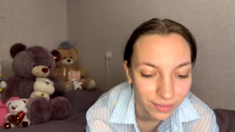 Bella online show from March 28, 2026, 8:19 pm