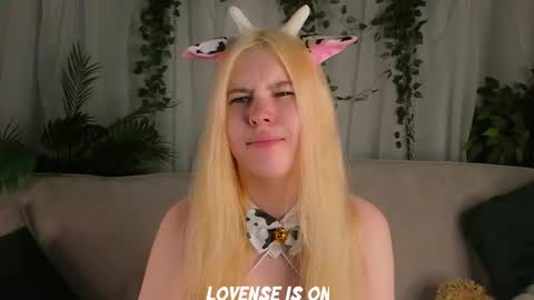 Eliz online show from October 29, 2025, 1:19 am